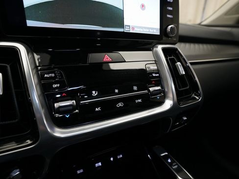 Certified 2023 Kia Sorento SX image 21