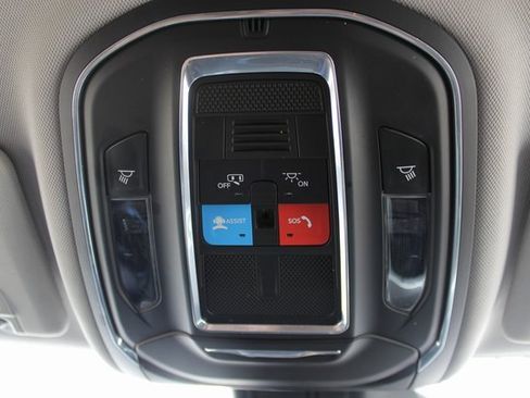 Used 2023 Jeep Grand Cherokee L Laredo image 17