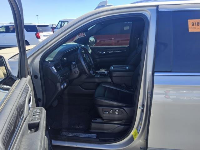 Used 2023 GMC Yukon XL Denali w/ Denali Reserve Package AWD/4WD image 3