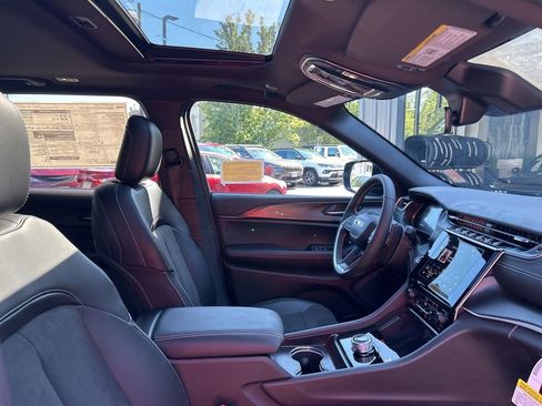 New 2025 Jeep Grand Cherokee Altitude image 41