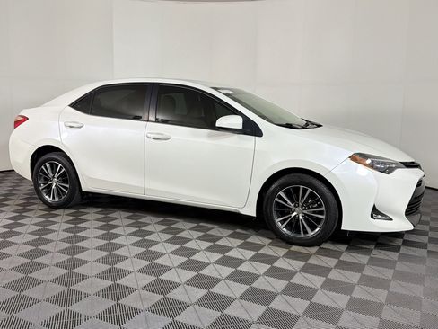 Used 2018 Toyota Corolla LE w/ LE Premium Package w/Moonroof FWD image 6