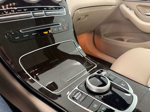 Used 2018 Mercedes-Benz GLC 300 4MATIC image 20