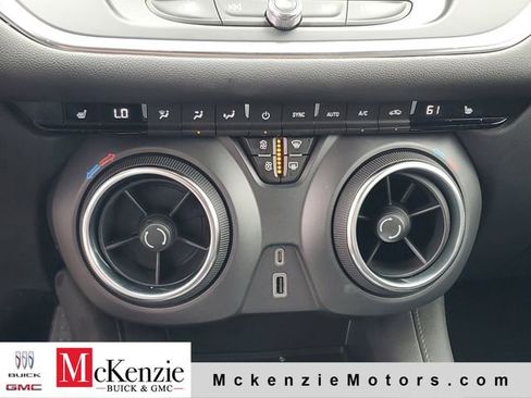 Used 2021 Chevrolet Blazer LT FWD image 18