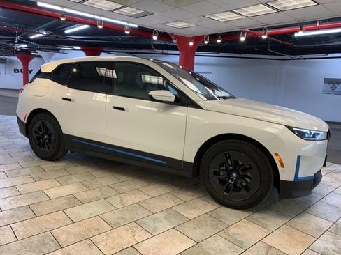 Used 2023 BMW iX xDrive50 w/ Premium Package AWD/4WD image 74