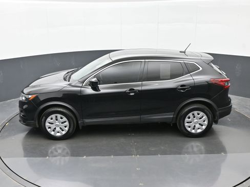 Used 2020 Nissan Rogue Sport S image 36