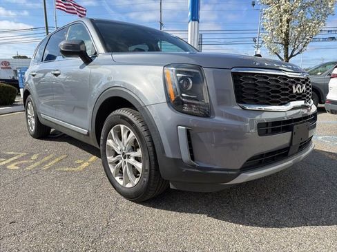 Used 2022 Kia Telluride LX image 3