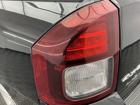 Used 2017 Jeep Compass Latitude image 23