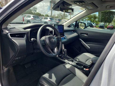 Used 2025 Toyota Corolla Cross XLE w/ Convenience Package image 19