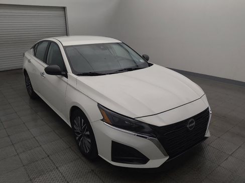 Used 2025 Nissan Altima 2.5 SV FWD image 13