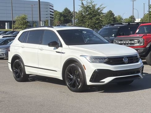 Used 2023 Volkswagen Tiguan SE R-Line FWD image 7