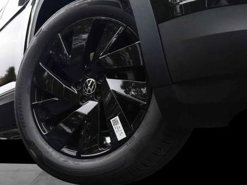 New 2026 Volkswagen Atlas SE image 3