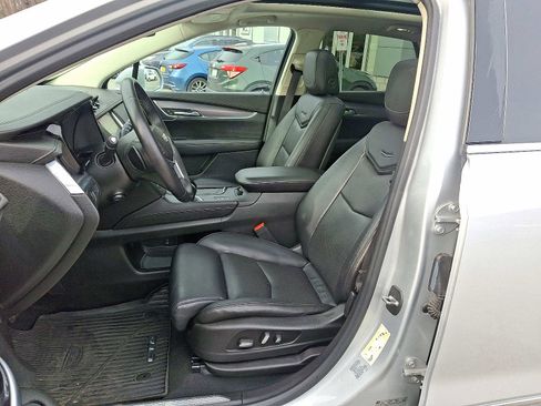 Used 2017 Cadillac XT5 Luxury w/ Driver Awareness Package image 14