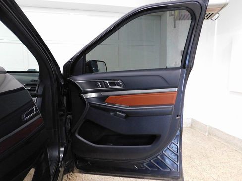 Used 2019 Ford Explorer XLT w/ XLT Desert Copper Package image 93