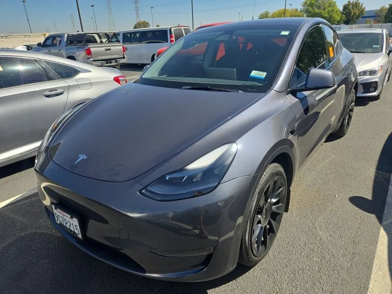 Used 2023 Tesla Model Y Long Range AWD/4WD image 1
