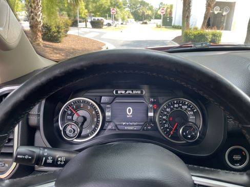 Used 2019 RAM 1500 Laramie AWD/4WD image 28