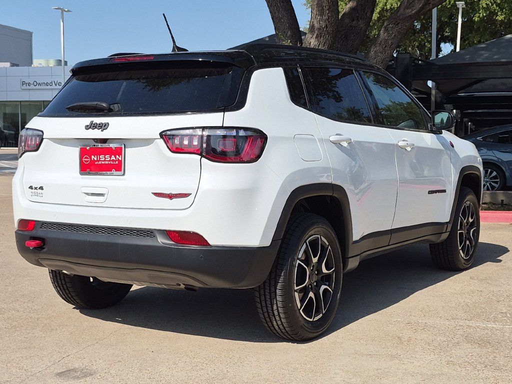 Used 2025 Jeep Compass Trailhawk AWD/4WD image 9