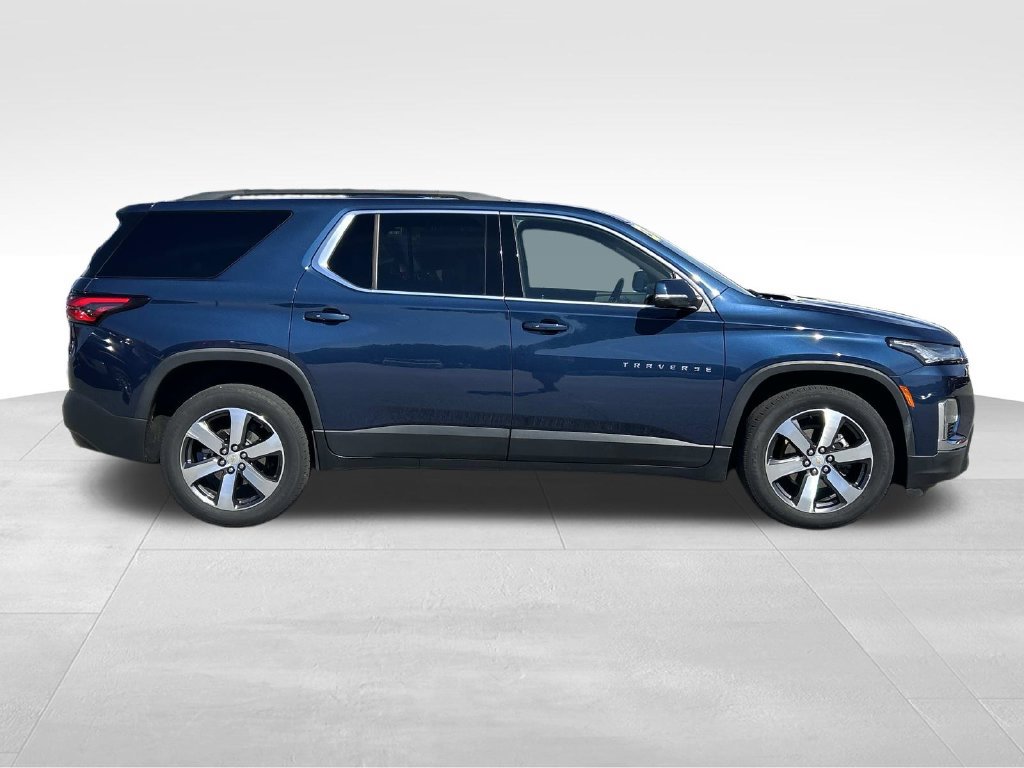 Used 2023 Chevrolet Traverse LT w/ LT Premium Package AWD/4WD image 2
