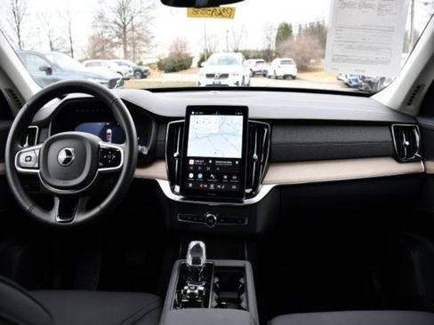 Certified 2025 Volvo XC90 B6 Plus image 17