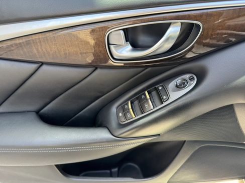 Used 2018 INFINITI Q50 Luxe w/ Essential Package (3.0T Luxe) AWD/4WD image 9