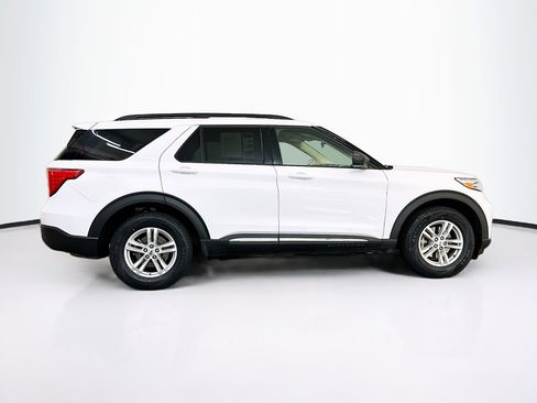 Used 2024 Ford Explorer XLT w/ Equipment Group 202A image 10