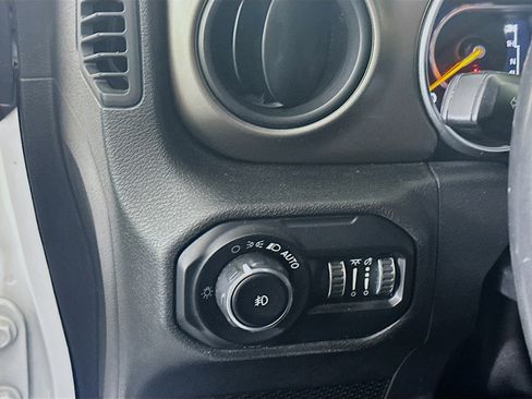 Used 2018 Jeep Wrangler Sport image 16