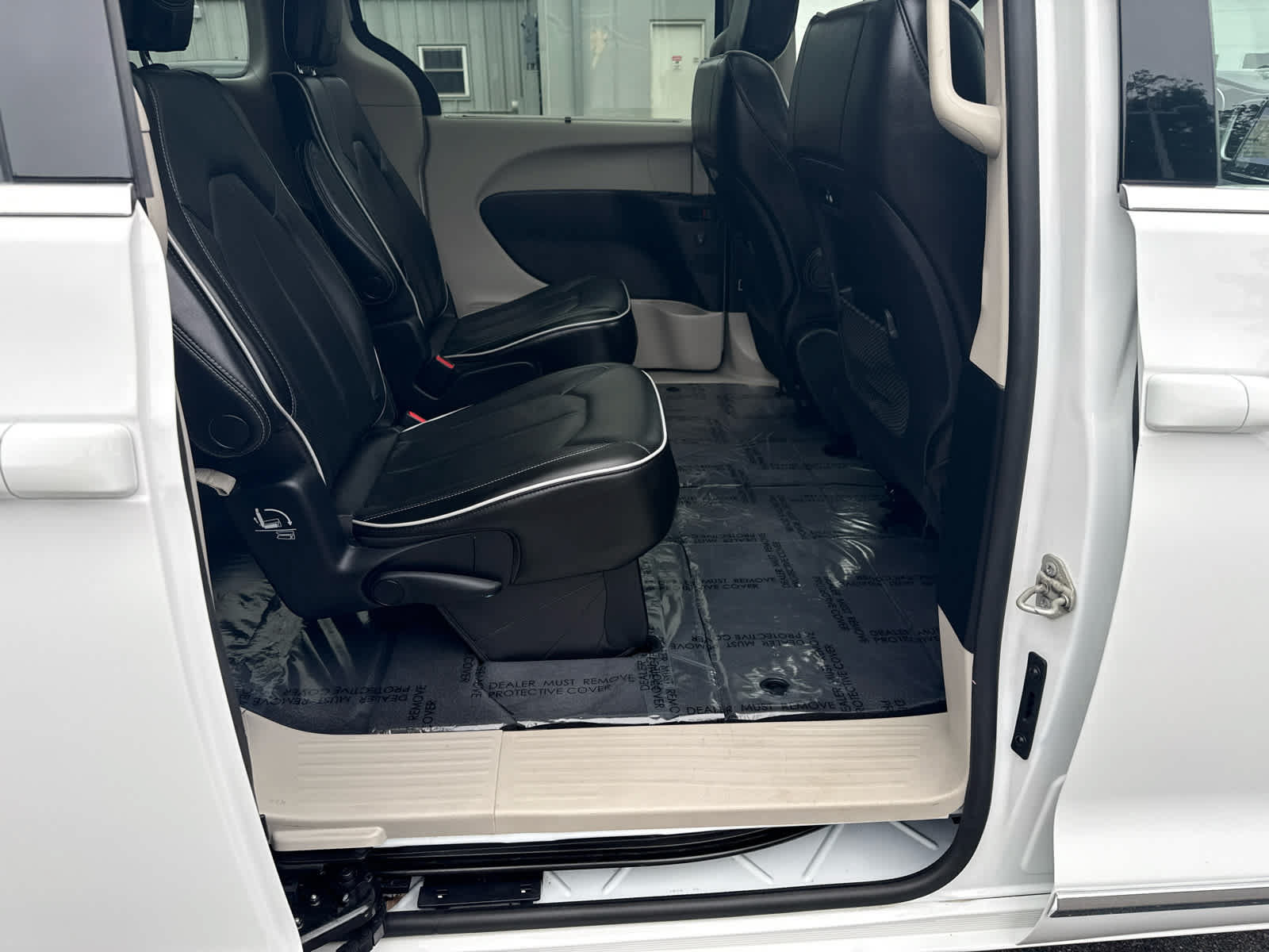Used 2022 Chrysler Pacifica Limited FWD image 14
