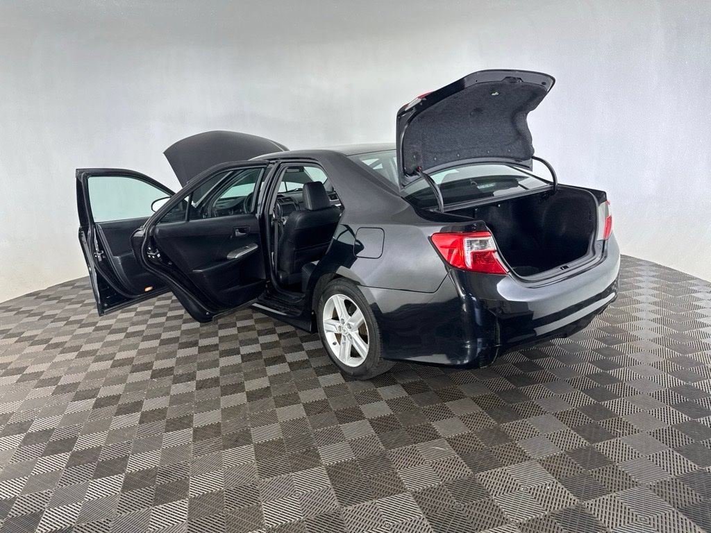 Used 2014 Toyota Camry SE FWD image 18