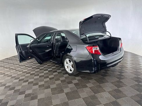 Used 2014 Toyota Camry SE FWD image 18