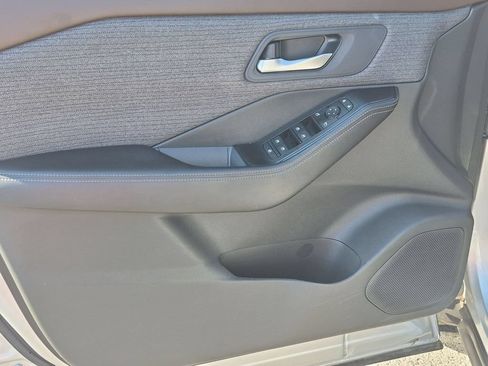Used 2023 Nissan Rogue SV AWD/4WD image 12