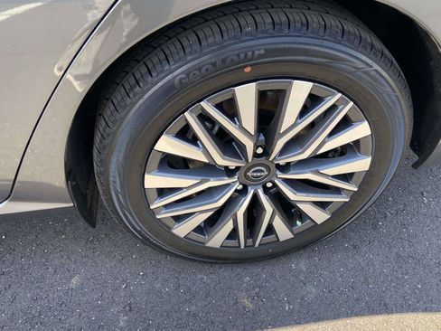 Used 2023 Nissan Altima 2.5 SV image 9