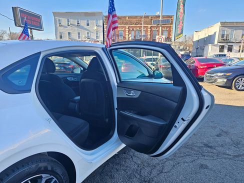 Used 2023 Kia Forte LXS w/ LXS Technology Package FWD image 12