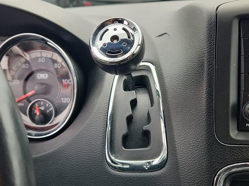 Used 2014 Dodge Grand Caravan SXT image 14