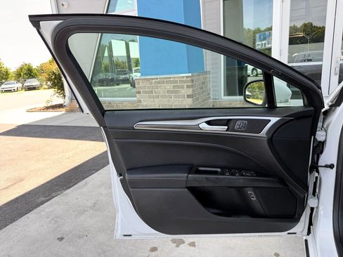Used 2018 Ford Fusion SE w/ Equipment Group 602A FWD image 11