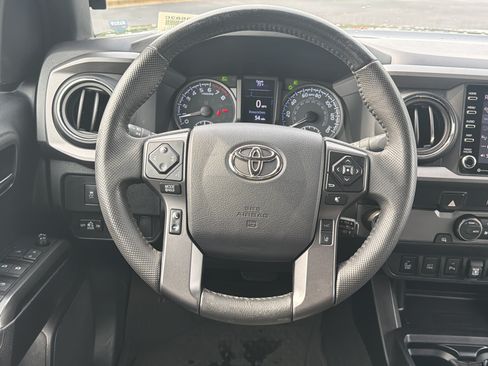 Used 2022 Toyota Tacoma TRD Off-Road w/ Technology Package RWD image 17