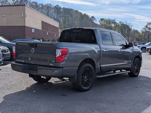 Used 2018 Nissan Titan SL image 9