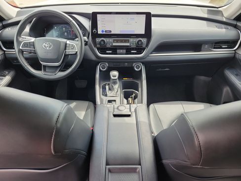 Used 2024 Toyota Grand Highlander XLE FWD image 19