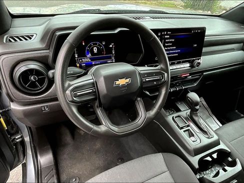Used 2023 Chevrolet Colorado W/T image 3