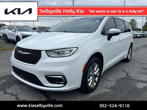 Used 2023 Chrysler Pacifica Touring-L image 1