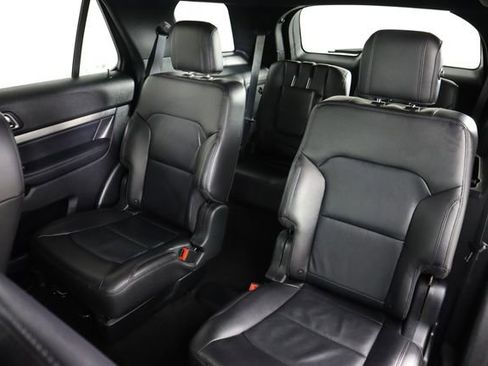 Certified 2018 Ford Explorer XLT w/ Equipment Group 202A image 31