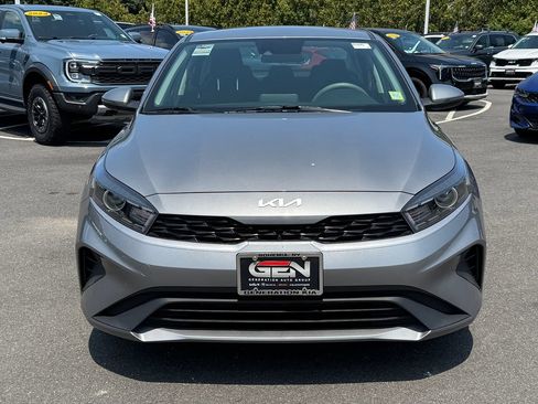 Used 2023 Kia Forte LXS w/ LXS Technology Package FWD image 2