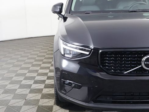 Used 2024 Volvo XC40 B5 Plus image 14