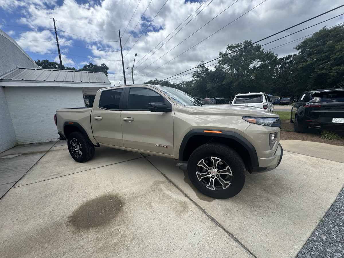 Used 2024 GMC Canyon AT4 w/ Technology Package AWD/4WD image 4