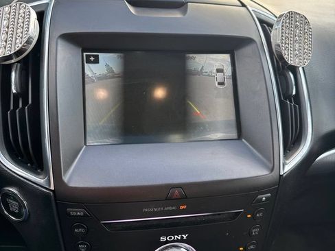 Used 2018 Ford Edge Titanium w/ Equipment Group 301A FWD image 8