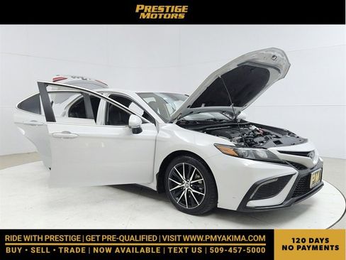 Used 2024 Toyota Camry SE image 9