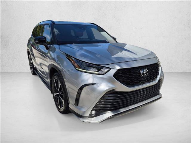 Used 2022 Toyota Highlander XSE FWD image 3