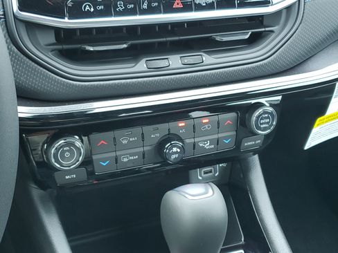 New 2026 Jeep Compass Limited image 27