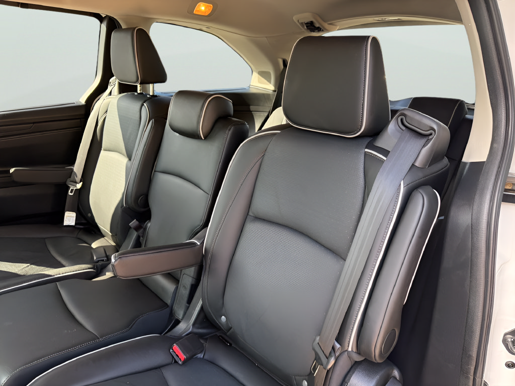 Used 2025 Honda Odyssey Elite image 32
