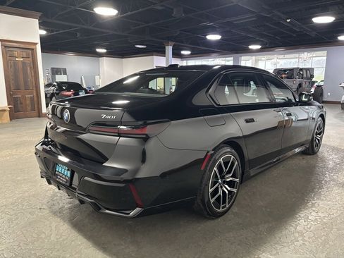 Used 2025 BMW 740i xDrive image 5