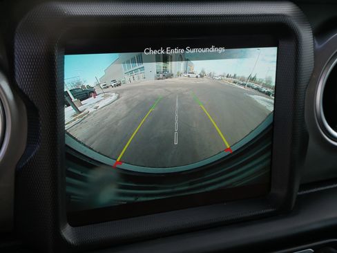 Used 2021 Jeep Wrangler Unlimited Sahara w/ Uconnect 4C Nav & Sound Group image 27