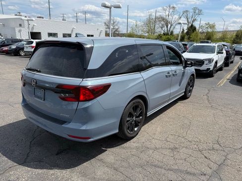 Used 2023 Honda Odyssey Sport image 3
